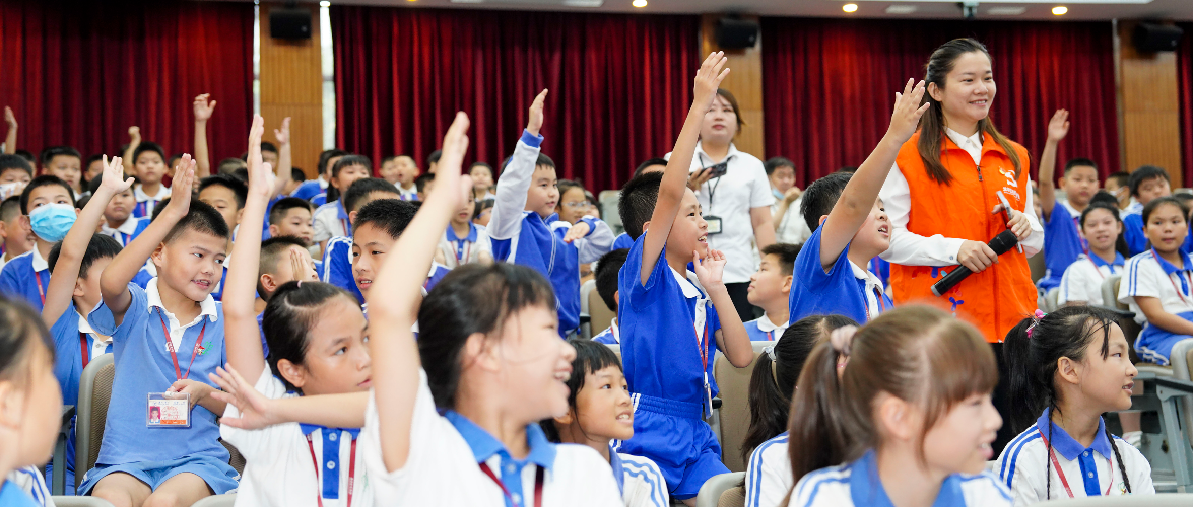 6t����ůͯ�Ĺ����˶������������߽�У԰